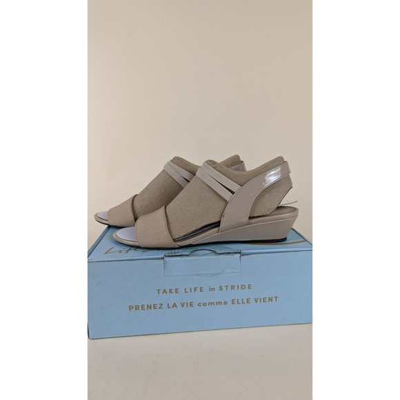 LifeStride Yolo Ankle Strap Wedge Sandals Womens 8 M Taupe Strappy Shoes NWB - Picture 2 of 8